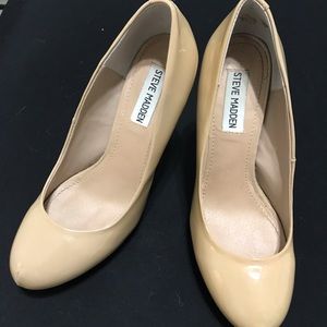 Steve Madden tan/ nude heels